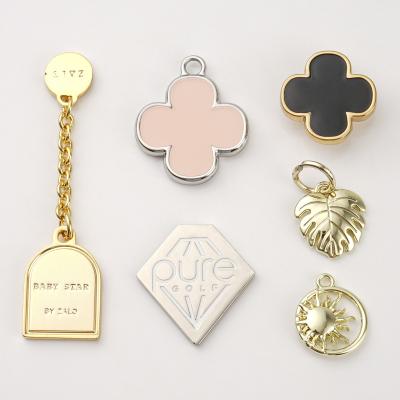 China 14K Gold Plated Metal Charm Pendants for Necklace Bracelets Diy Custom Logo Tags Gold Te koop