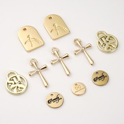 China Customized Logo Metal Tag Zinc Alloy Charms for Jewelry Making Necklace Bracelet Design Te koop