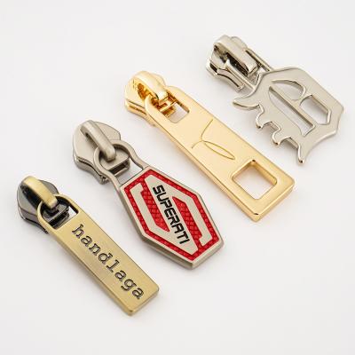 China Nickel Free Metal Zipper Sliders For Bags Custom Zipper Puller Clothing Design Logo zu verkaufen