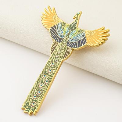 Κίνα Customized Style Peacocks Brooch Lapel Pins Hard Enamel Pin for Women's Garments προς πώληση