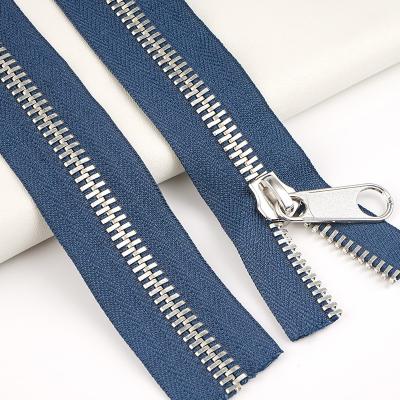 China Sample 10 Long Chain Metal Teeth Zipper Rolls for Leather Handbags Customized Pantone for sale