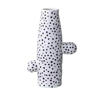 China Bohemian Nordic modern black and white dot hollowed out porcelain vase ceramic vase for home decoration for sale