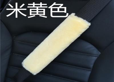 China De beige Dekking van de Kleuren Pluizige Veiligheidsgordel voor Autoauto's, het Kussenstootkussens van de SchapehuidVeiligheidsgordel Te koop