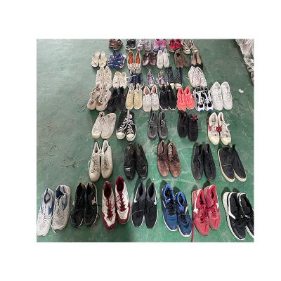 China Mixed Sneaker Ball Shoes Gift Christmas Style Man Sneaker Wholesale Used Man Shoes for sale