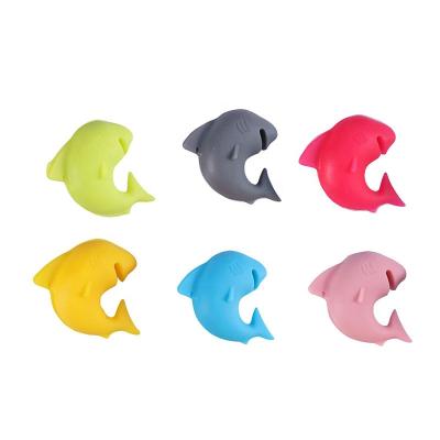 China Silicone Wine Glass Markers Viable Colorful and Reusable Shark-Shape Wine Glass Markers for Party and Bar Kitchen Wine Lovers for sale