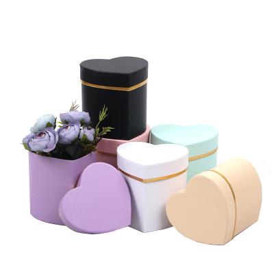 China Recycled Materials Wholesale Custom Mini Gift Boxes For Flower Gold Foil Printed Heart Logo Shape Paper Packaging for sale