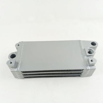 中国 Stainless Steel Oil Cooler 02234258 F2L511 Diesel Engine Parts Machine Radiator / Oil Cooler Cover 販売のため