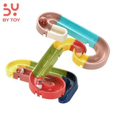 China Water Tool Spray Children's Bathroom Plastic Stitching Building Blocks Multicolor Running Waterway Duck Ball Juguete Set for sale