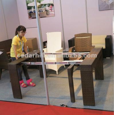 China Extendable Rattan Weave Extendable Dining Table for sale