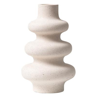 China Nordic Ceramic Beige Home Wedding Table Art Europe Decoration Spiral Shape Flower Vase Vase 2023 for sale