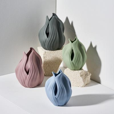 China Viable Nordic Minimalist Art Home Decorative Accessory Creative Handmade Flower Form Craft Ceramic Ornaments for sale