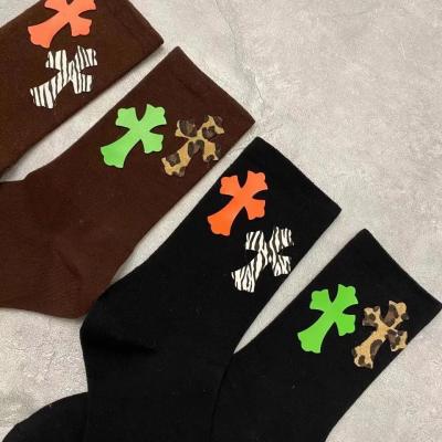 China OEM QUICK DRY LOGO Chrome Hearys Vloneys off whiteys men's and women's street dance skateboard in tube cotton cross socks for sale