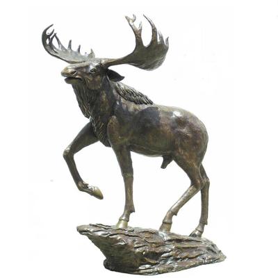 China Europe Yard Garden Decoration Elk Life Size Bronze Step On Rock Statue Moose Sculpture for sale