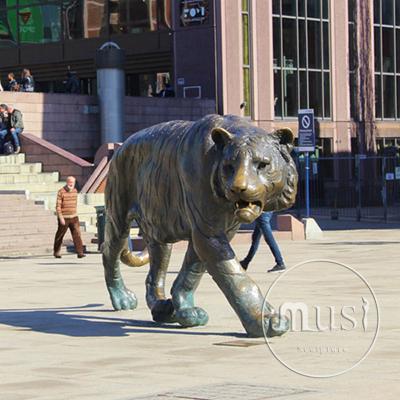 China Outdoor Europe Or Tiger Sculpture Plaza Decoration King Leopard Life Size Bronze Walking Statue for sale