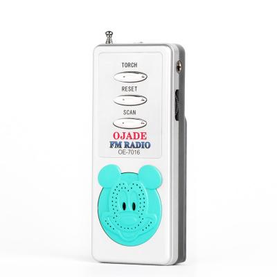 Chine Ours de la radio 22mm de FM de petite radio de main de ruban mini avec des crics d'écouteur à vendre