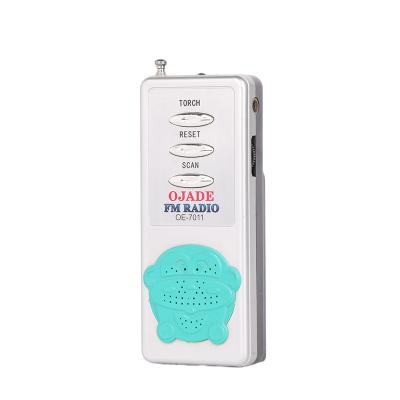 China Emergency Light FM Auto Scan Radio with Earphone Battery Power Source Pocket Radio for sale