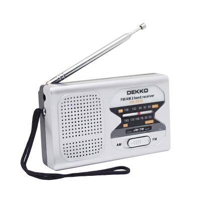 China Emergency Situations Support Stereo Portable Radio with 2 AA Batteries and Earphone for sale