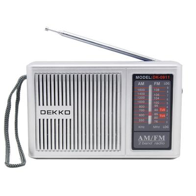 China Adaptador de corrente contínua Rádio AM FM portátil Fácil de operar Desenhos vintage e estética retro à venda