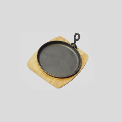 China Sustainable Metal Casting Plate Cast Cow Shaped Sizzler Plate for sale