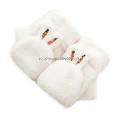 China skin-friendly and comfortable factory sell OEM custom winter warm heated hand knitted gloves for women and men also available for sale