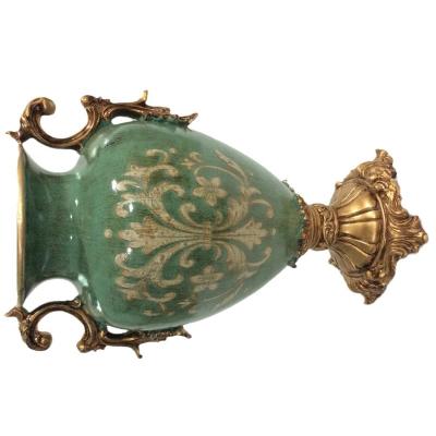 China Traditional Retro Royal Style Home Decor Handicraft Gifts Elegant European Elegant Designer Decorative Vase for sale