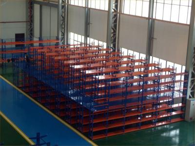 Chine Multi - rayonnage résistant en métal de niveaux, plates-formes en acier industrielles de capacité élevée pour le stockage à vendre