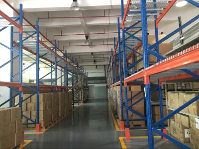 China Space Saving Industrial Heavy Duty Racking System With Wooden Pallet for sale