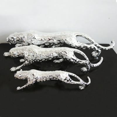 China New Design Europe Fiberglass Resin Sculpture Animal Leopard In Customized Size for sale