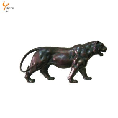 China Western Metal Animal Hunting Panther Bronze Sculpture for sale