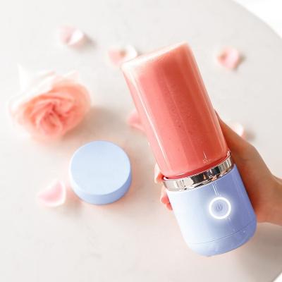 China 3.7V Car Competitive Price Electroplate Decoration Ring Size Mini Rechargeable Personal Smoothie Maker Blender for sale