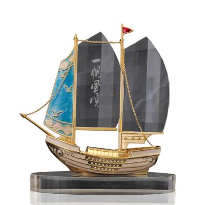 China China Sailing Boats Smooth Metal Opens Metal Trophy Cup Engraved Boat Trophy for sale