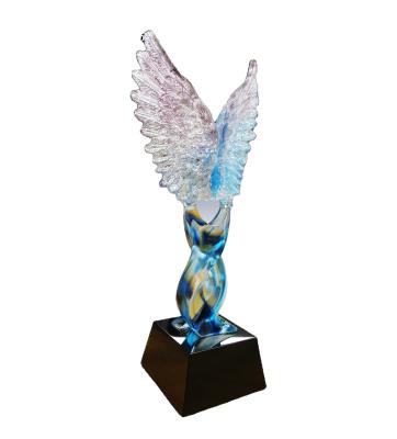 China China customized eagle liuli trophy souvenirs throw eagle crystal trophy gifts for sale