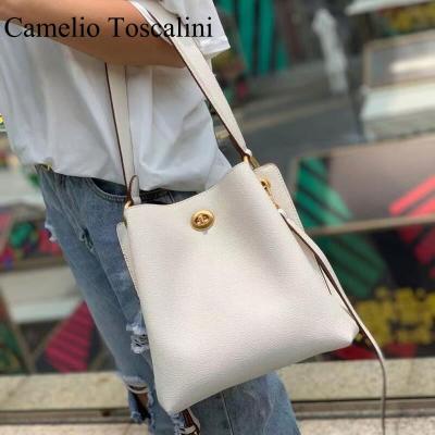 China Lady Luxury Fashion Trends Durable Waterproof Designer Custom Logo Strap Women Handbags for sale