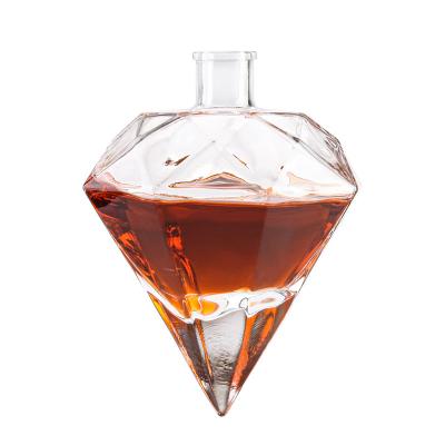 China Wine Decanter OEM Irregular Shaped Flint XO Whiskey Tequila Brandy Rum Gin Wine Glass Vodka Bottles Wine Decanters for sale