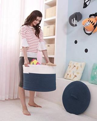 China Sustainable Utility Laundry Woven White / Navy Cotton Rope Blended Storage Baskets Toys Bin With Navy Lid for sale