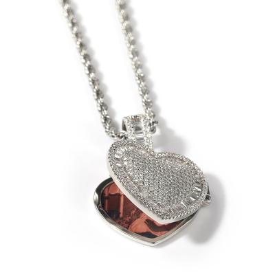 China Hiphop Photo Heart Shaped Pendant Iced Out Zircon Zircon Hip Hop Fashion Pendant Jewelry Can Be Opened for sale