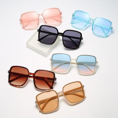 China New fashion sunglasses S1544 fashion large frame sunglasses women personality rice nail Europe street photography and American for sale