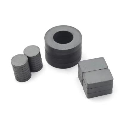 China Low Price Ferrite Magnet Manufacturer Permanent Y30 Y35 Industrial Ferrite Ring Disc Magnet Axially Magnetization for sale