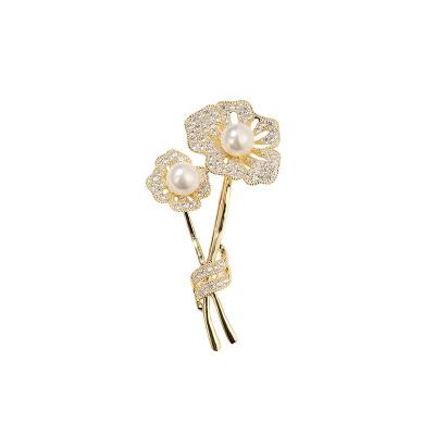 China Custom Luxury Fashion Individuality Designer 18K Gold Copper Pearl Zircon Flower Brooches Pins For Women for sale