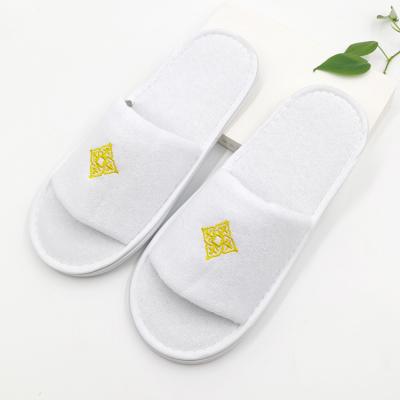 China Lightweight Custom Logo SPA Cheap Big Size Foldable Bathing Disposable Bathroom Sublimation Hotel Thong Slippers for sale