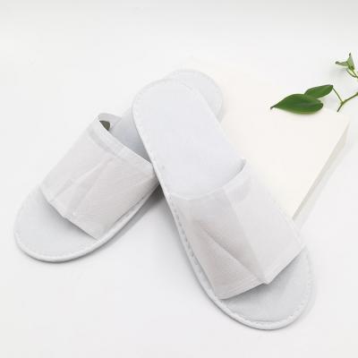 China Lightweight Comfortable Easy Breathable Hotel Slippers Travel Disposable Slippers for sale