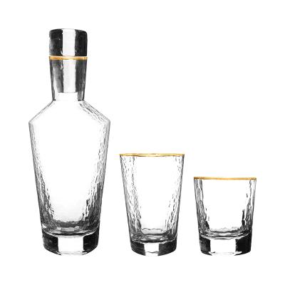 China 2021 Hot Sale Modern Elegant Crystal Luxury Texture Decanter Set Crystal Hammered Wine Decanters for sale