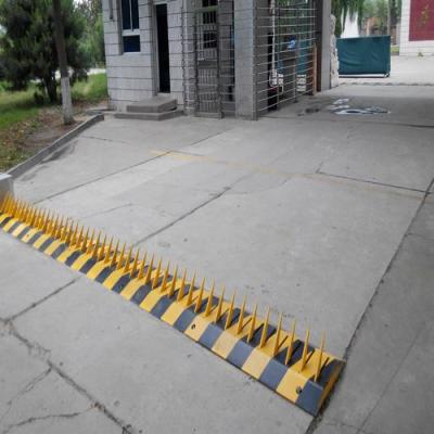 China Safe intersection protection in the main area entrance control electromechanical security road anti-collision spikes for sale