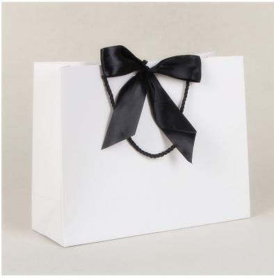 China Recyclable White Bow Gift Bag Shopping Bags Can Be Customized for sale