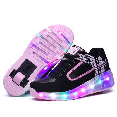 中国 導かれて点滅するMulticolors LEDの偶然靴は種類のために男女兼用ローラーのスニーカーをつけます 販売のため