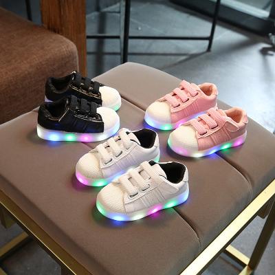 China super cool girls boys sports running shoes led light up kids shoes for sale