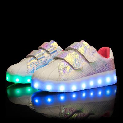 Chine les espadrilles de chargeur d'usb de chaussures de concepteur d'enfants menées allument des chaussures de danse à vendre