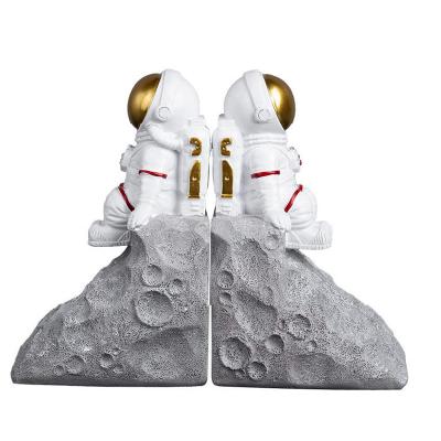 China Art Decor Modern Minimalist Spaceman Astronaut Bookends Books Stands Bookends Ornaments Creative Office Study Shelf Decor for sale