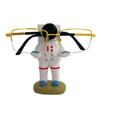 China Resin Opens Rack Creative Home Glass Ornaments Astronaut Astronaut Desktop Display Stand JLJ-YH2003 for sale