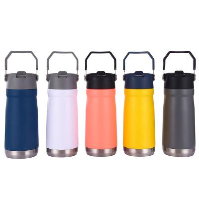 China PORTABLE 18/22oz Double Wall Stainless Steel Vacuum Flask Insulated Drink Bottle Thermos Sport Water Bottle With Straw handle Lid for sale